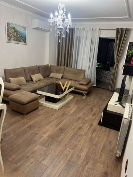 Tirane, jepet me qera apartament 2+1+Ballkon Kati 2, 103 m² 800 € (Rruga Komuna e Parisit)
