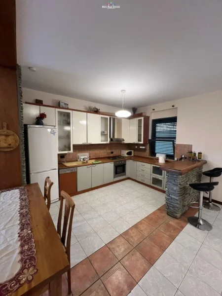 Tirane, shes Vile 3 Katshe Kati 2, 360 m² 460.000 € (vilat gjermane)