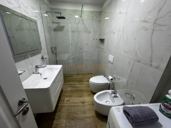 Tirane, jepet me qera apartament 2+1 Kati 4, 106 m² 1.000 € (Rruga e Dibres)