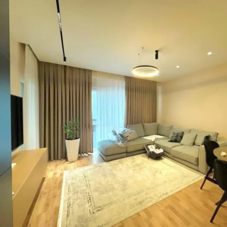 Tirane, shitet apartament 1+1 , 75 m² 148.000 € (5 Maji)