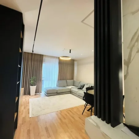 Tirane, shitet apartament 1+1 , 75 m² 148.000 € (5 Maji)