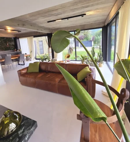 Tirane, shitet Vile 2+1 , 420 m² (Equos Resort)