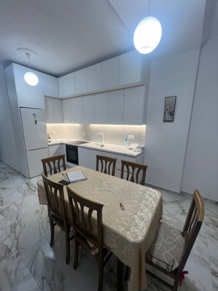 Tirane, jepet me qera apartament 2+1+Ballkon Kati 6, 102 m² 750 € (Fusha e Aviacionit)