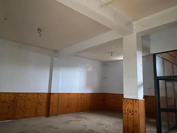 Tirane, jepet me qera ambjent biznesi Kati 0, 120 m² 500 € (Ish Fusha e Aviacionit)