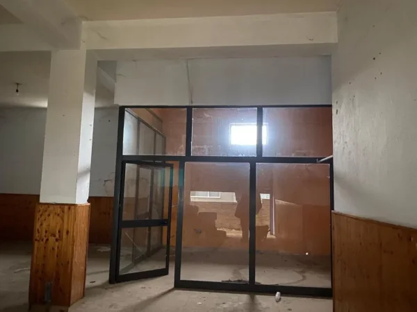 Tirane, jepet me qera ambjent biznesi Kati 0, 120 m² 500 € (Ish Fusha e Aviacionit)