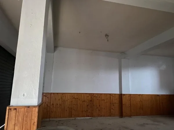 Tirane, jepet me qera ambjent biznesi Kati 0, 120 m² 500 € (Ish Fusha e Aviacionit)