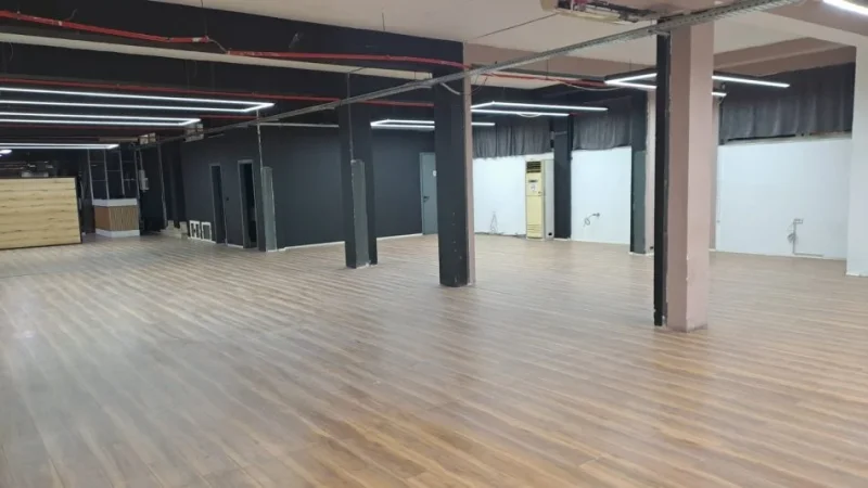 Tirane, jepet me qera ambjent biznesi Kati 0, 300 m² 2.500 € (Rruga Kongresi i Lushnjes)
