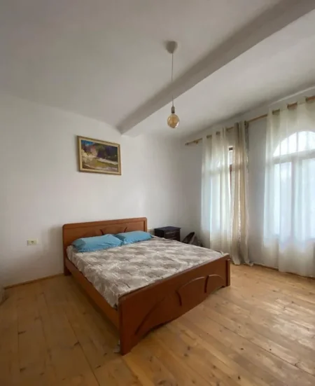 Tirane, jepet me qera apartament 2+1 Kati 1, 140 m² 500 € (Kopshti Zoologjik)