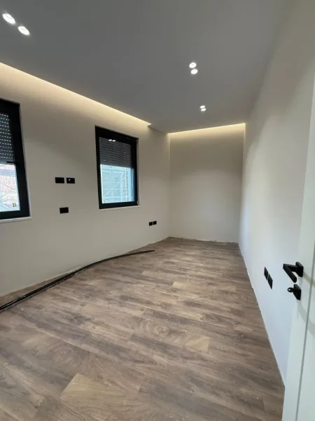 Tirane, shitet apartament 3+1+Ballkon Kati 4, 137 m² 249.340 € (Liqeni i Thate)