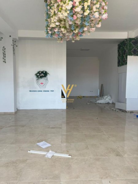 Tirane, jepet me qera ambjent biznesi Kati 1, 120 m² 500 € (KODRA E DIELLIT)