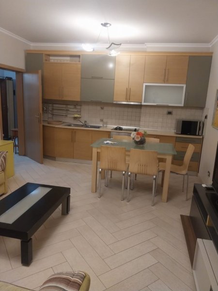 Tirane, jepet me qera apartament 1+1+Ballkon Kati 2, 60 m² 500 € (FADIL RADA)