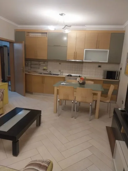 Tirane, jepet me qera apartament 1+1+Ballkon Kati 2, 60 m² 500 € (FADIL RADA)