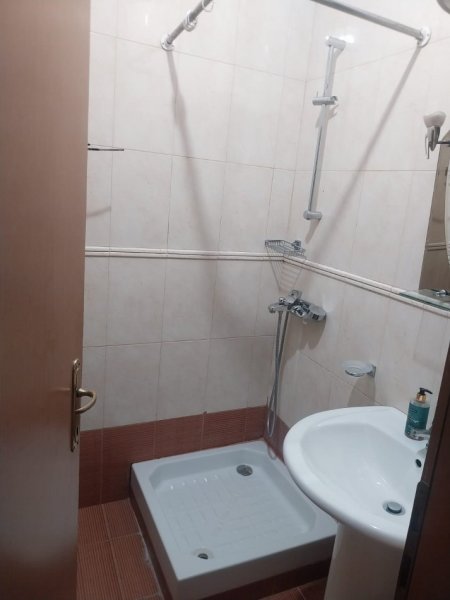 Tirane, jepet me qera apartament 1+1+Ballkon Kati 2, 60 m² 500 € (FADIL RADA)