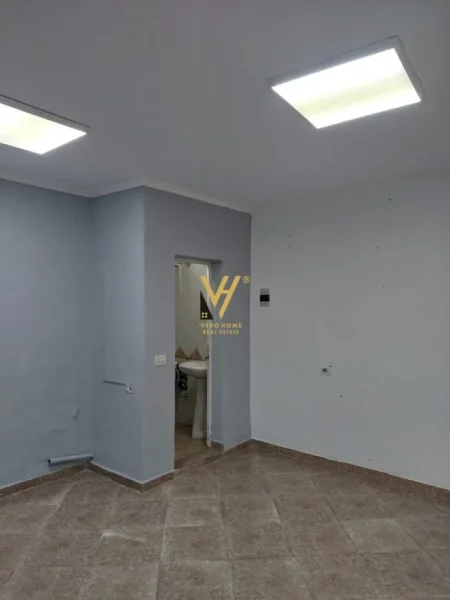 Shqiperi, jepet me qera dyqan Kati 0, 26 m² 310 € (RRUGA SIRI KODRA)