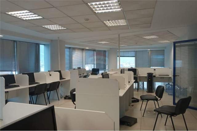 Tirane, jepet me qera zyre Kati 3, 320 m² 2.150 Euro (Selvia)