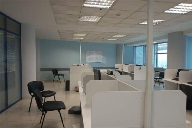 Tirane, jepet me qera zyre Kati 3, 320 m² 2.150 Euro (Selvia)