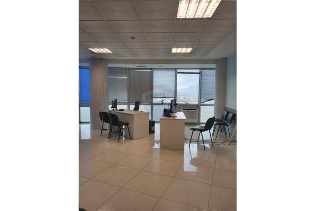 Tirane, jepet me qera zyre Kati 3, 320 m² 2.150 Euro (Selvia)