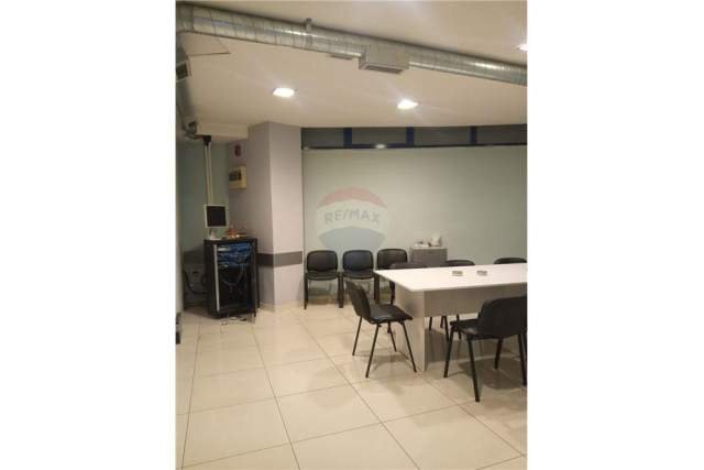 Tirane, jepet me qera zyre Kati 3, 320 m² 2.150 Euro (Selvia)