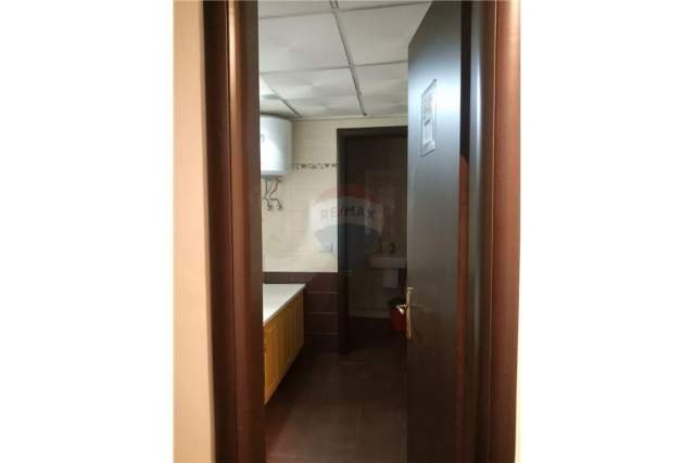 Tirane, jepet me qera zyre Kati 3, 320 m² 2.150 Euro (Selvia)