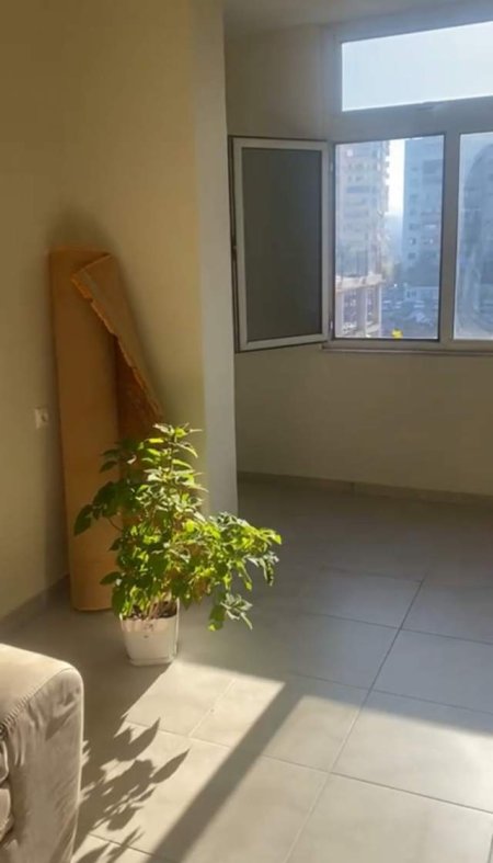 Tirane, jepet me qera apartament 1+1 Kati 3, 68 m² 40.000 Leke (21 Dhjetori)