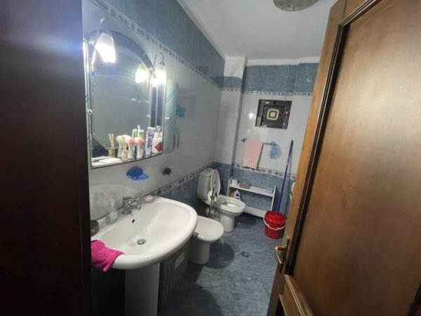 Tirane, jepet me qera apartament 2+1+BLK Kati 6, 75 m² 400 Euro (Rruga e Saraceve)