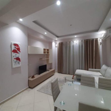 Tirane, jepet me qera 2+1 Kati 3, 75 m² 500 Euro