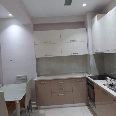 Tirane, jepet me qera 2+1 Kati 3, 75 m² 500 Euro