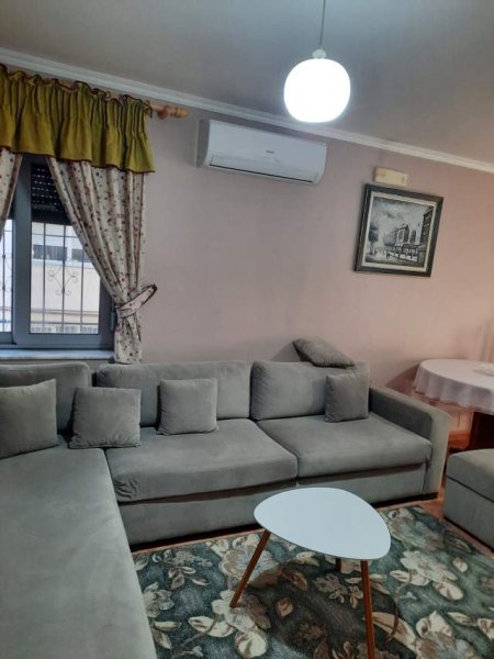 Tirane, jepet me qera apartament 2+1 Kati 2, 72 m² 400 Euro (Brryli)
