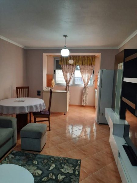 Tirane, jepet me qera apartament 2+1 Kati 2, 72 m² 400 Euro (Brryli)