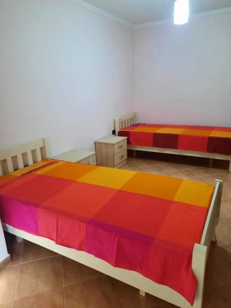 Tirane, jepet me qera apartament 2+1 Kati 2, 72 m² 400 Euro (Brryli)