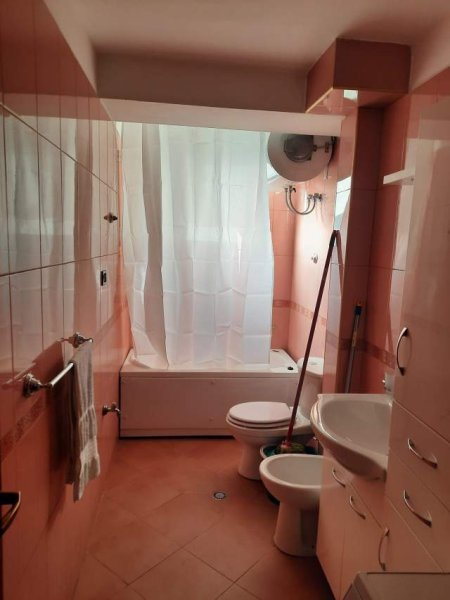 Tirane, jepet me qera apartament 2+1 Kati 2, 72 m² 400 Euro (Brryli)