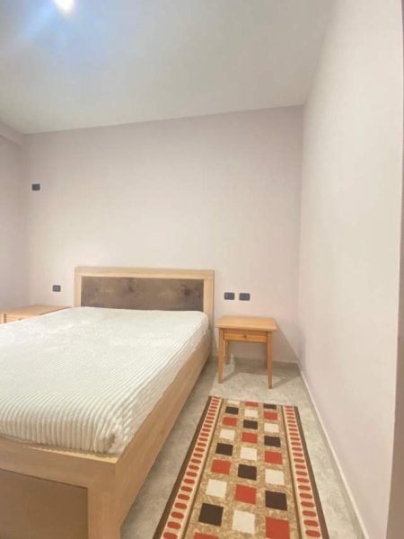 Tirane, jepet me qera apartament 1+1+BLK Kati 1, 60 m² 400 Euro (Liqeni i thate .)