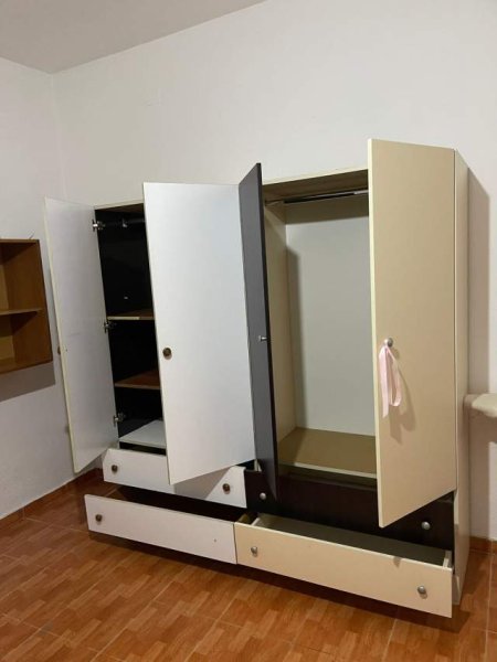 Tirane, jepet me qera shtepi 1+1 Kati 1, 56 m² 26.000 Leke (rruga 5 Maji)