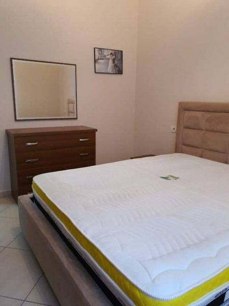 Tirane, jepet me qera apartament Kati 4, 90 m² 450  (KAVAJES)