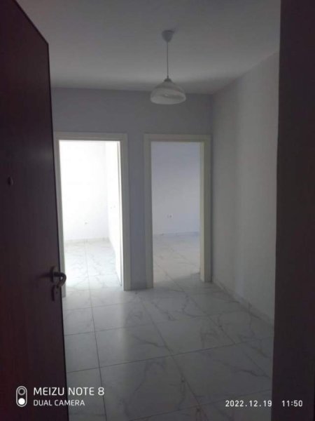 Tirane, jepet me qera apartament 3+1 Kati 2, 96 m² 450 Euro (MUHAMET GJOLLESHA)