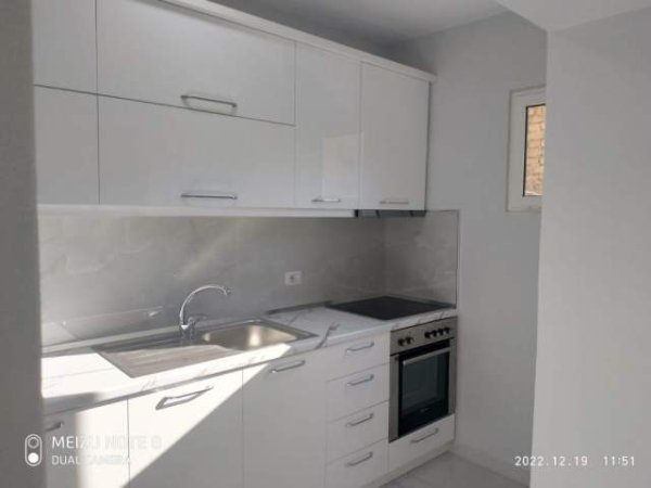 Tirane, jepet me qera apartament 3+1 Kati 2, 96 m² 450 Euro (MUHAMET GJOLLESHA)