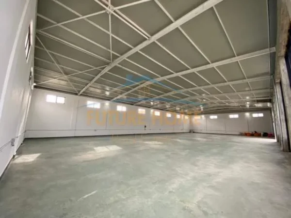 Tirane, jepet me qera ambjent biznesi Kati 0, 84 m² 4.000 Euro (Rinas)