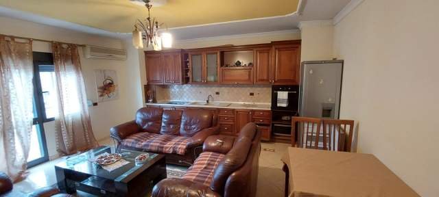 Tirane, jepet me qera apartament 2+1+BLK Kati 4, 100 m² 350 Euro (Gjergj Legisi)