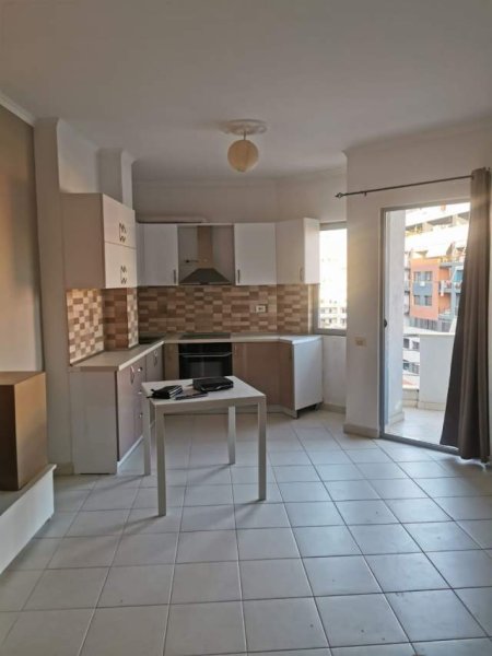 Tirane, jepet me qera apartament 2+1+BLK Kati 4, 100 m² 40.000 Leke (Tom Plezha)