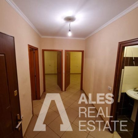 Tirane, shitet apartament 2+1+A+BLK Kati 2, 60.000 Euro (Llambi Bonata)
