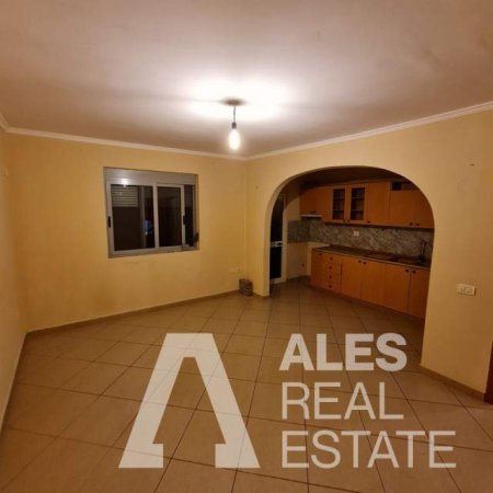 Tirane, shitet apartament 2+1+A+BLK Kati 2, 60.000 Euro (Llambi Bonata)