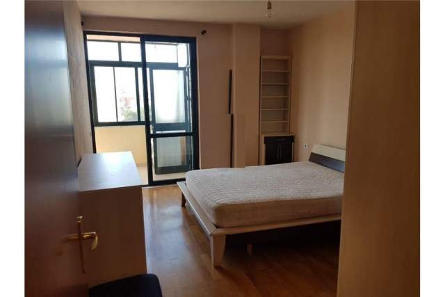 Tirane, jepet me qera apartament 2+1+BLK Kati 5, 108 m² 450 Euro (Xhamia e Tabakeve!)