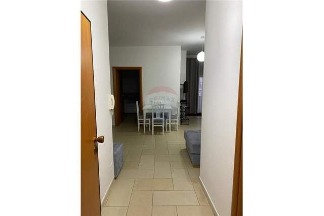 Tirane, jepet me qera apartament 1+1 60 m² 500 Euro (9 kateshet)