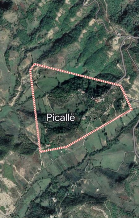 Tirane, shes toke 4.700 m² 235.000 Euro (Picalle)