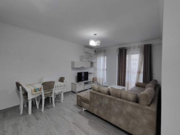 Tirane, jepet me qera apartament 2+1+BLK Kati 5, 92 m² 400 Euro (don bosko)