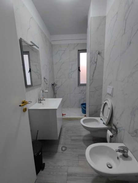 Tirane, jepet me qera apartament 2+1+BLK Kati 5, 92 m² 400 Euro (don bosko)