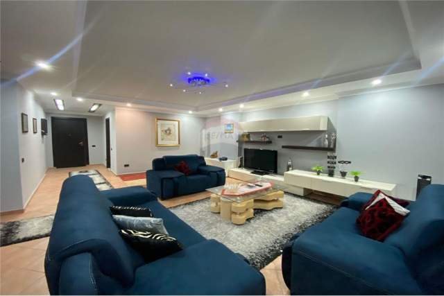 Tirane, jepet me qera Kati 8, 140 m² 650
