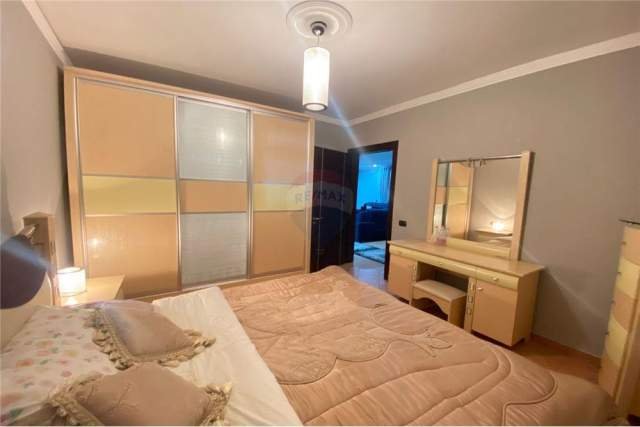 Tirane, jepet me qera Kati 8, 140 m² 650