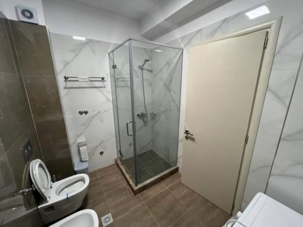Korce, jepet me qera 1+1+BLK Kati 3, 76 m² 300 Euro