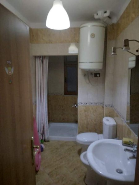 Tirane, jepet me qera apartament 1+1 Kati 2, 55 m² 300 Euro